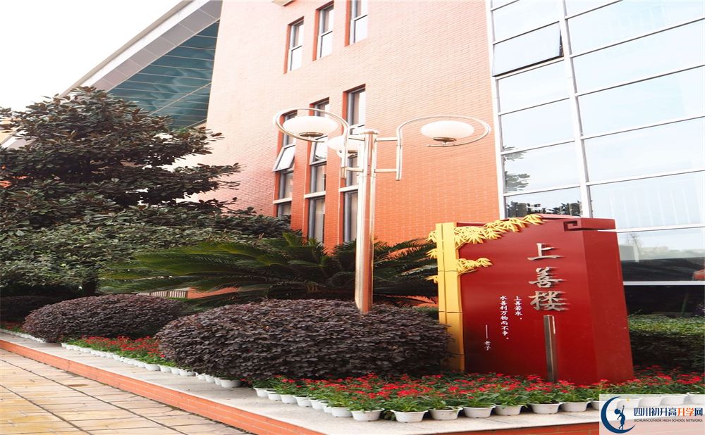 金堂中學(xué)是私立收費(fèi)嗎？