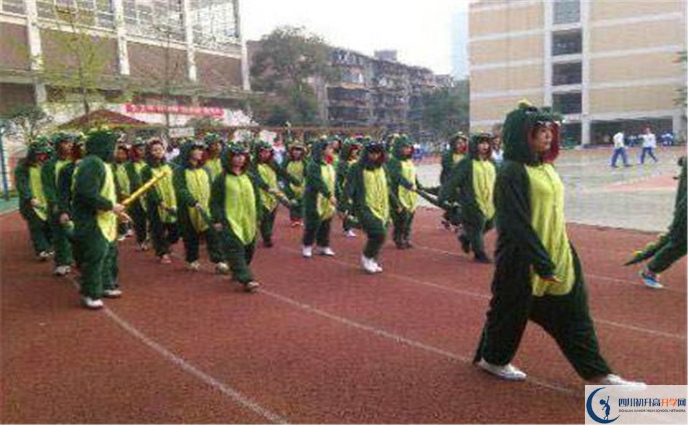 四川大學(xué)附屬中學(xué)實(shí)驗(yàn)班學(xué)費(fèi)貴嗎？