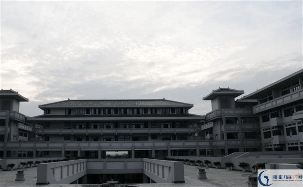 成都石室中學(xué)北湖校區(qū)與成都七中實(shí)驗(yàn)學(xué)校哪一個好？