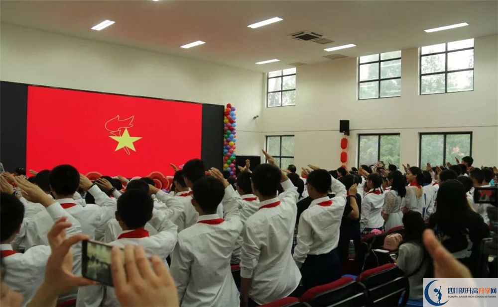 成都七中八一學(xué)校走讀生作息時間是多久？