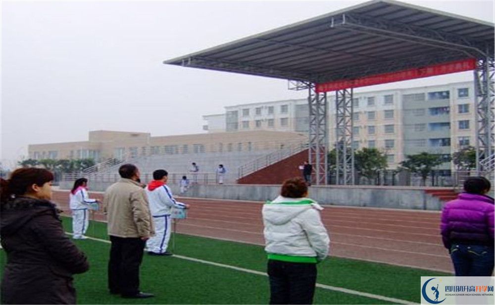 電子科技大學(xué)實(shí)驗(yàn)中學(xué)在校學(xué)生總?cè)藬?shù)是多少？
