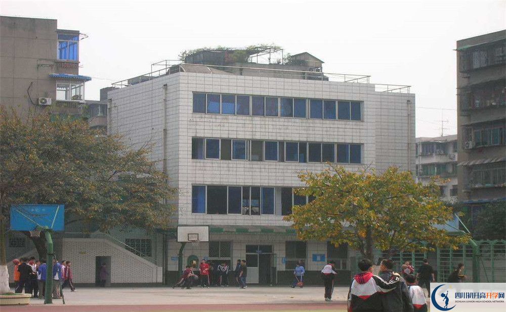 成都玉林中學(xué)在校學(xué)生總?cè)藬?shù)是多少？