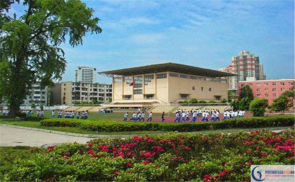 成都八中高中部位置在哪里？